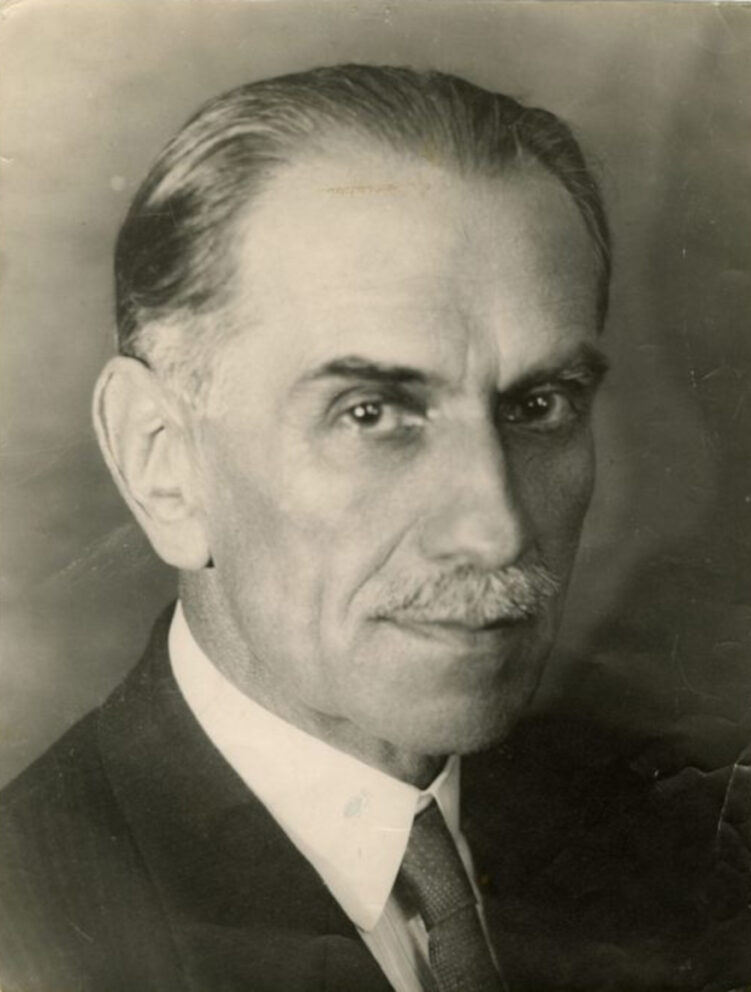 Retrato de Enrique Molina Universidad de Concepción