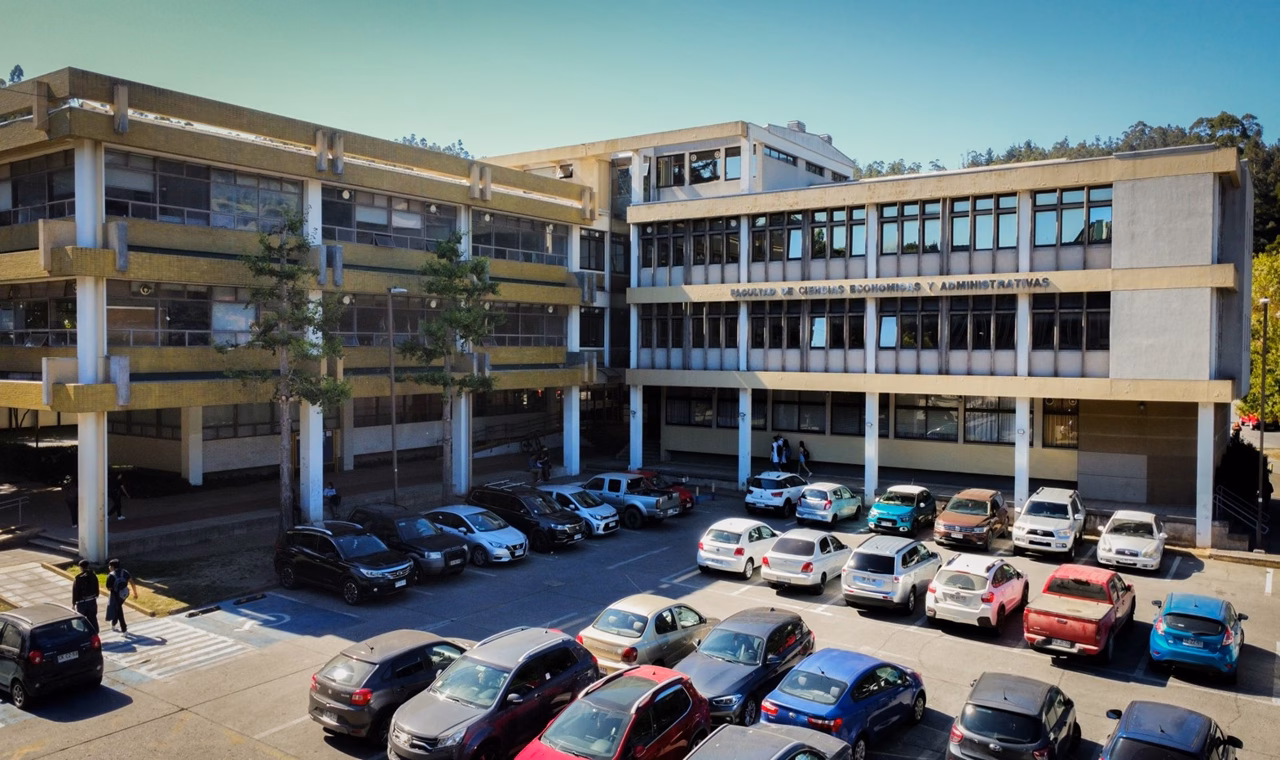 Facultad de Ciencias Económicas y Administrativas