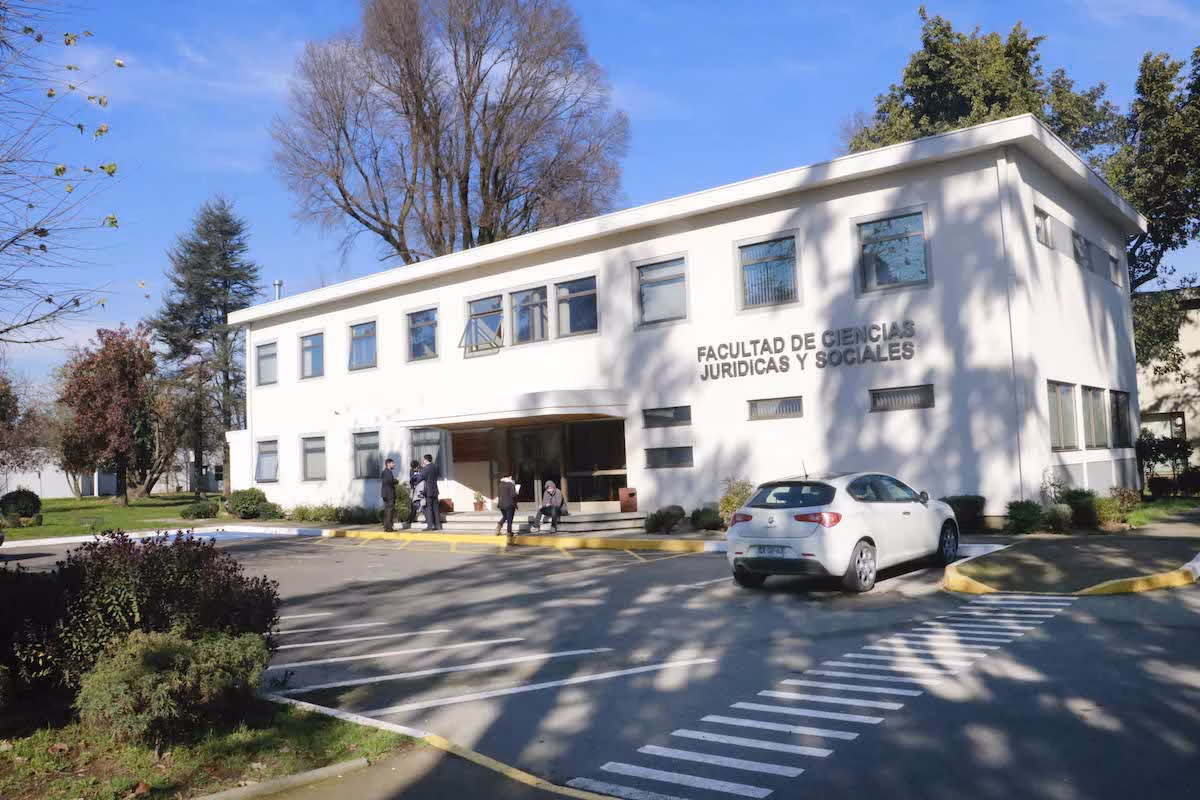 Facultad de Ciencias Jurídicas y Sociales