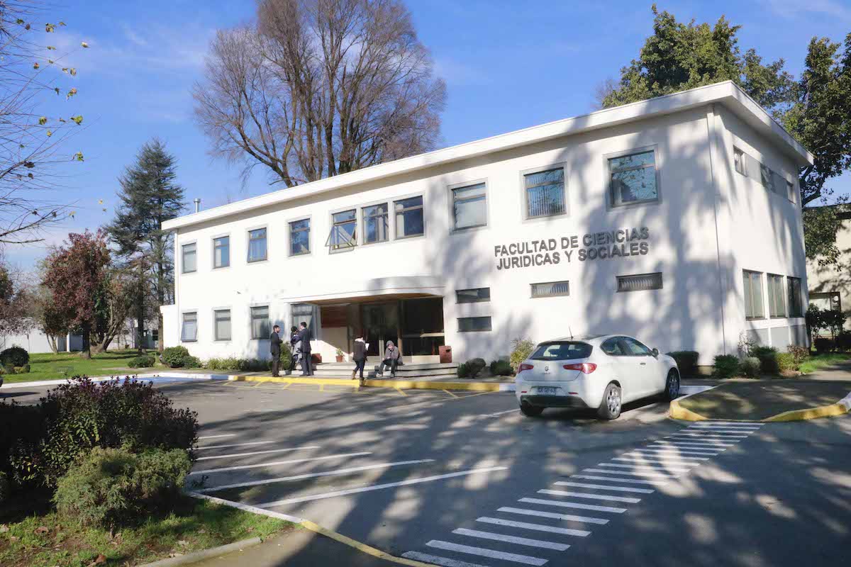 Facultad de Ciencias Jurídicas y Sociales
